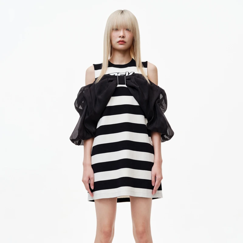 REVAN芮范夏季甜酷风条纹露肩连衣裙RN31101154