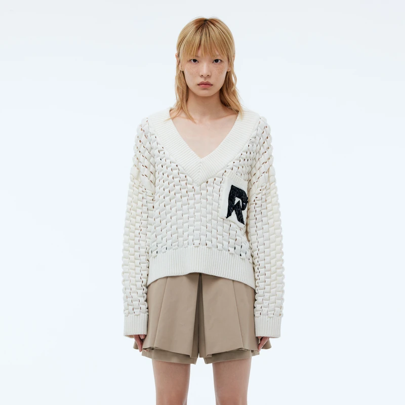 【下架】REVAN芮范高级感R字珠片挑洞毛衫RU70601184