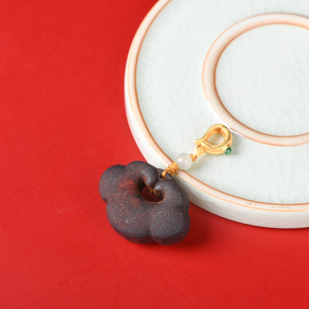 （木带宝）缅甸小叶降真香如意扣头吊坠