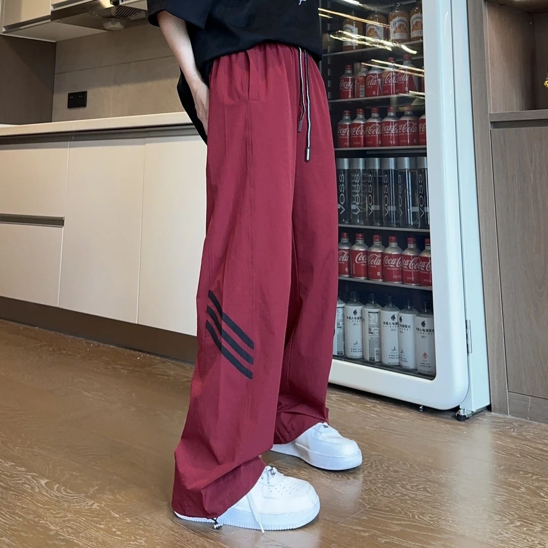 酒红色美式hiphop速干裤子男款夏季潮牌休闲裤条纹运动伞兵裤薄款