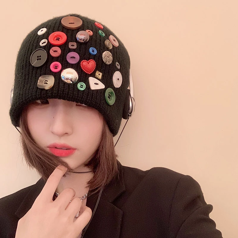 设计师款五彩纽扣针织帽子女秋冬保暖毛线帽男韩版个性套头冷帽潮