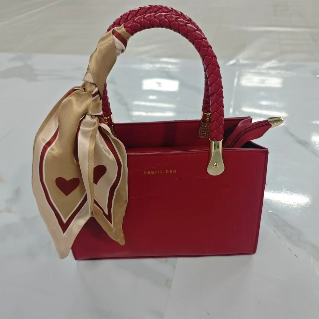 高级感大容量红色包包婚包m