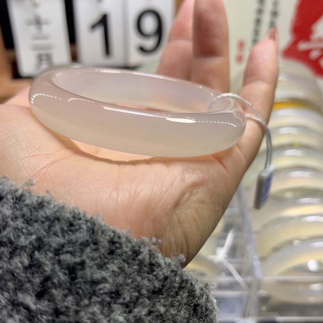 【闪购商品】玛瑙/玉髓手镯未镶嵌一**萄