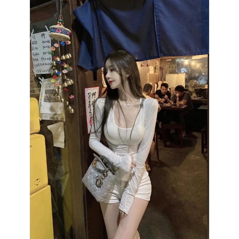 辣妹纯欲风显胸微透U领紧身白色t恤女性感露锁骨长袖打底内搭上衣