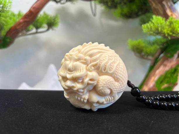 貔貅抱球创意礼品