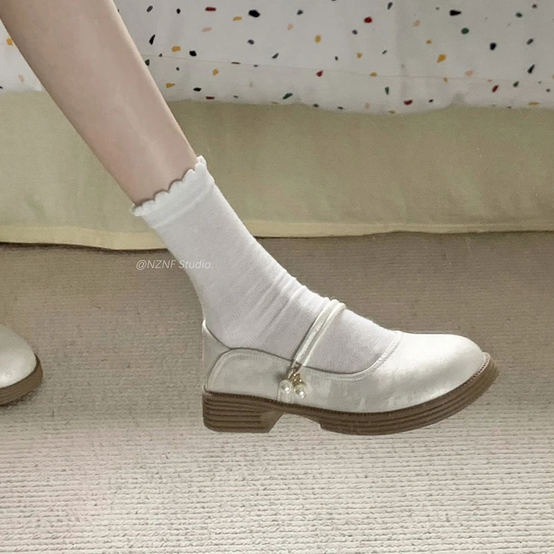 白色法式圆头浅口粗跟单鞋女2025新款春秋复古珍珠增高玛丽珍女鞋