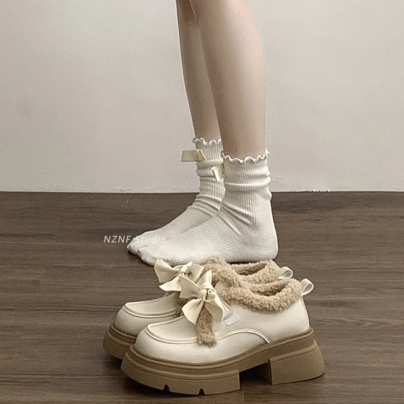 白色加绒蝴蝶结圆头厚底小皮鞋女2023新款秋天百搭粗跟法式乐福鞋