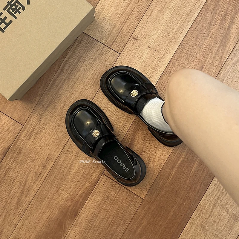 圆头百搭英伦风黑色山茶花厚底小皮鞋女2025新款秋季粗跟乐福鞋子