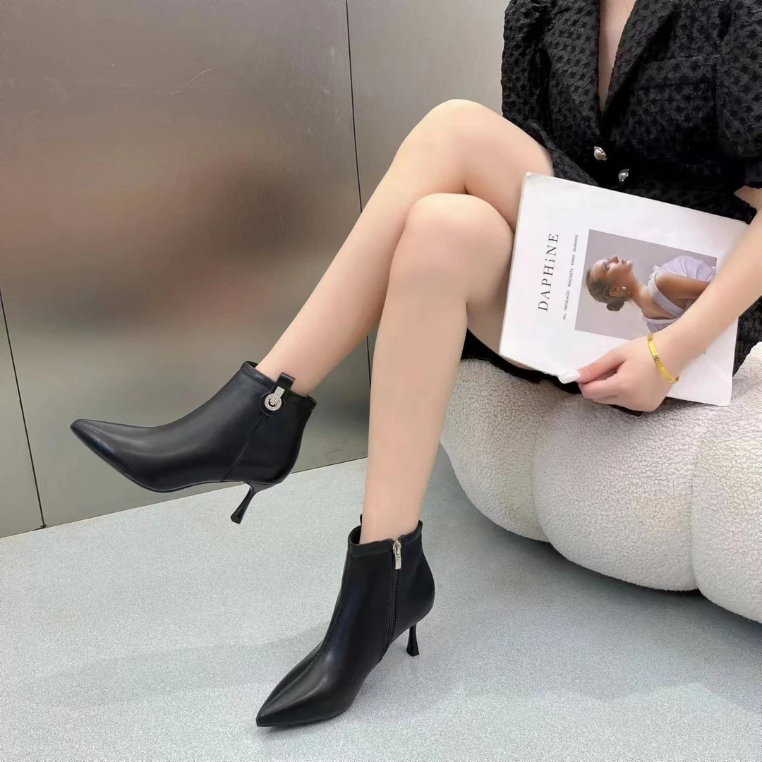 【新款上新】秋冬英伦风时尚百搭细跟尖头气质女士短靴9002-5（加绒）