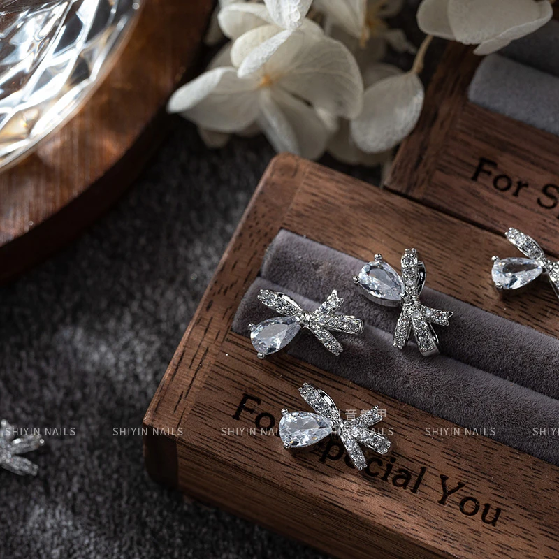 美甲爆款饰品铜镶镀真金蝴蝶领结水滴锆石指甲配件660号