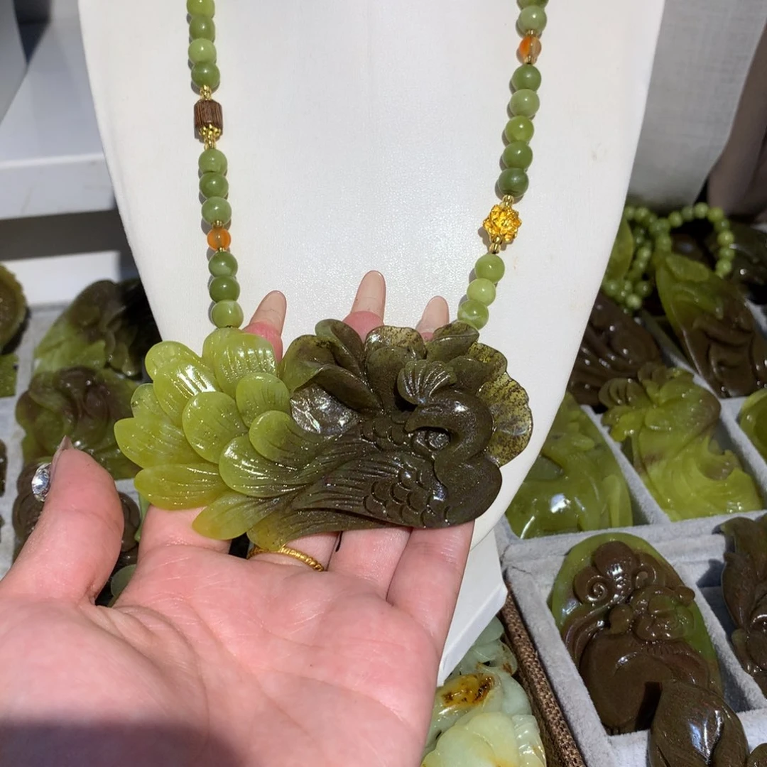 蛇纹石玉颈饰未镶嵌涳****聊