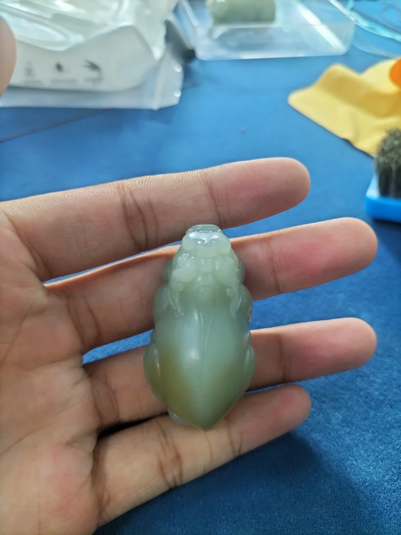 蓝玉堂《烃福珠宝》新疆且末和田玉时尚精美雕刻貔貅吊坠
