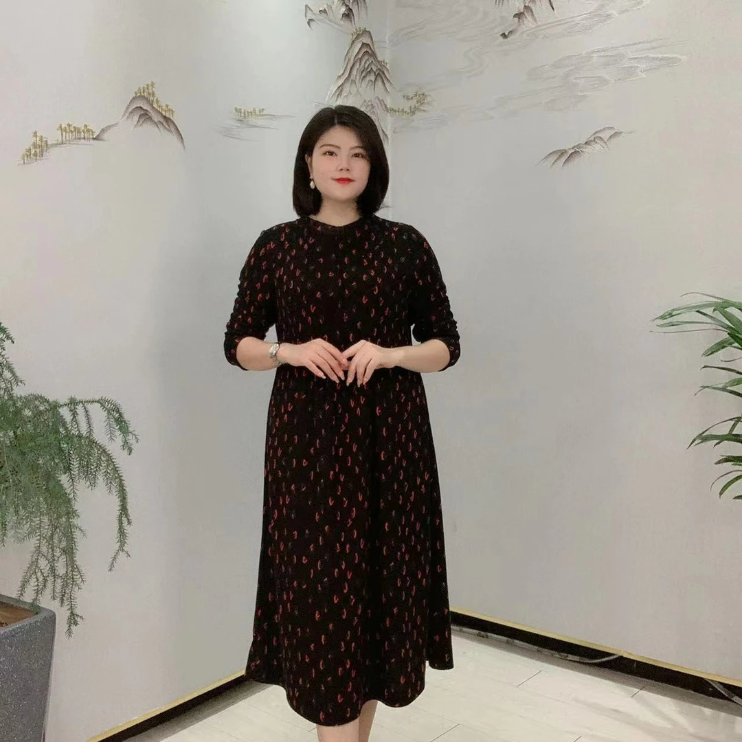 司缪轻奢大码女装碎花圆领显瘦复古暗纹玫瑰貂绒小花连衣裙W2767