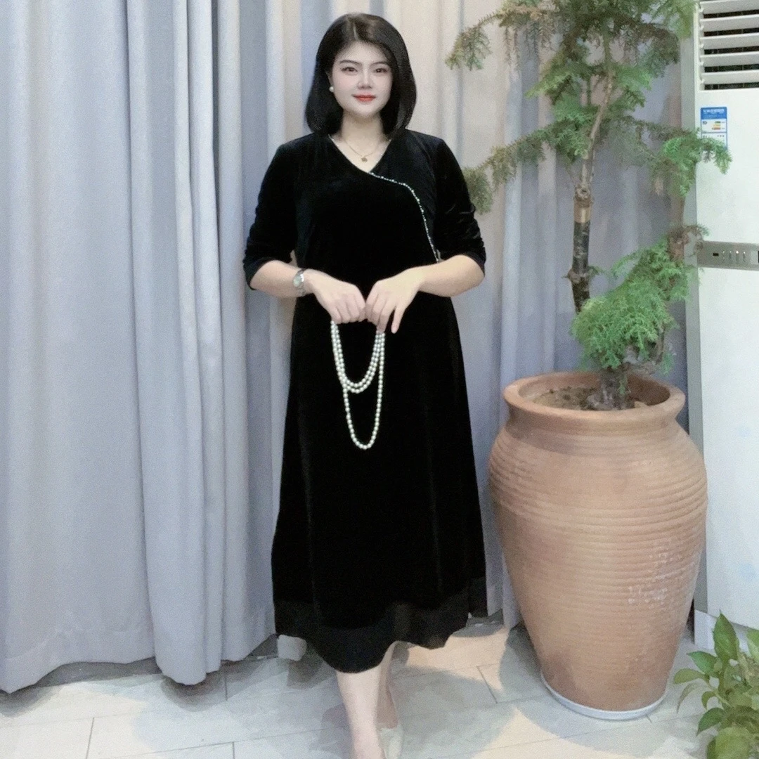 司缪【W3365】轻奢大码女装纯色斜襟V领小黑裙黑色醋酸丝绒连衣裙