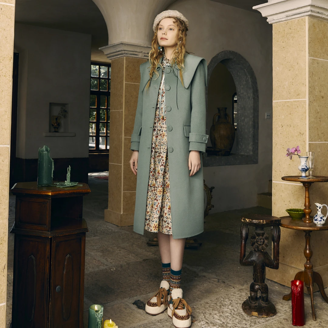 菀草壹24K龙年冬新毛呢外套龙年双层领单排扣系带大衣L62210251