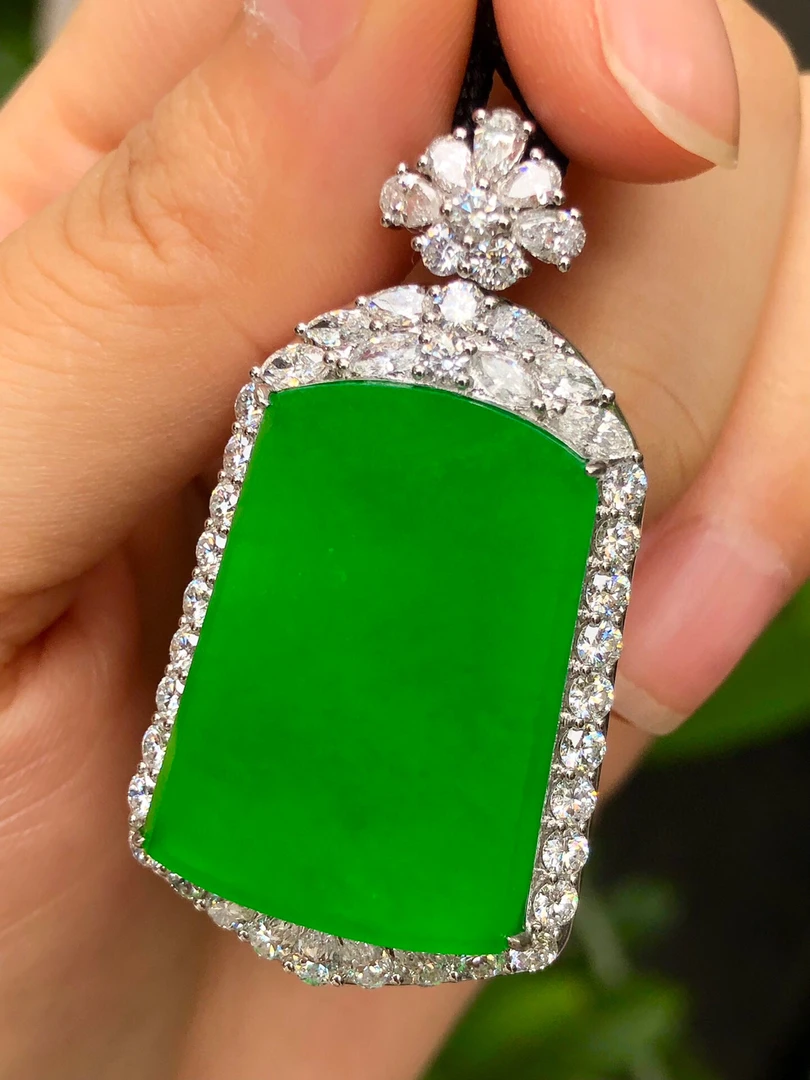 缅甸天然翡翠冰阳绿无事牌18k金镶嵌