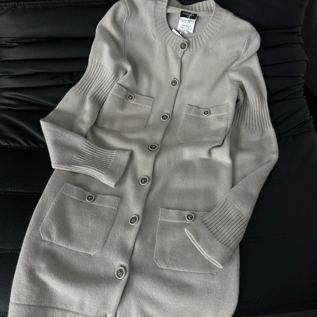 Chanel香奈儿 14B狮子头水墨灰针织开衫 34码