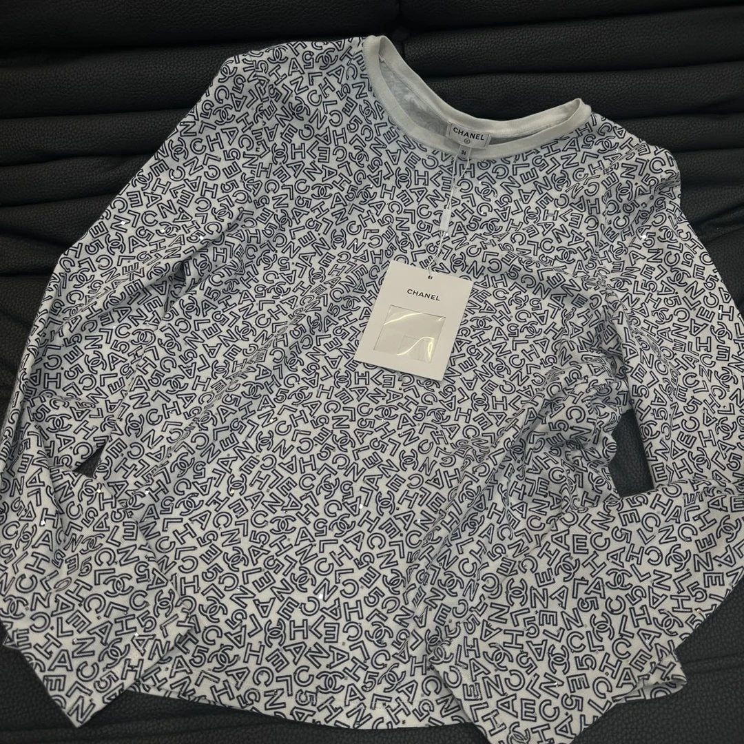 香奈儿 CHANEL 白底黑色字母亮片长袖 36码