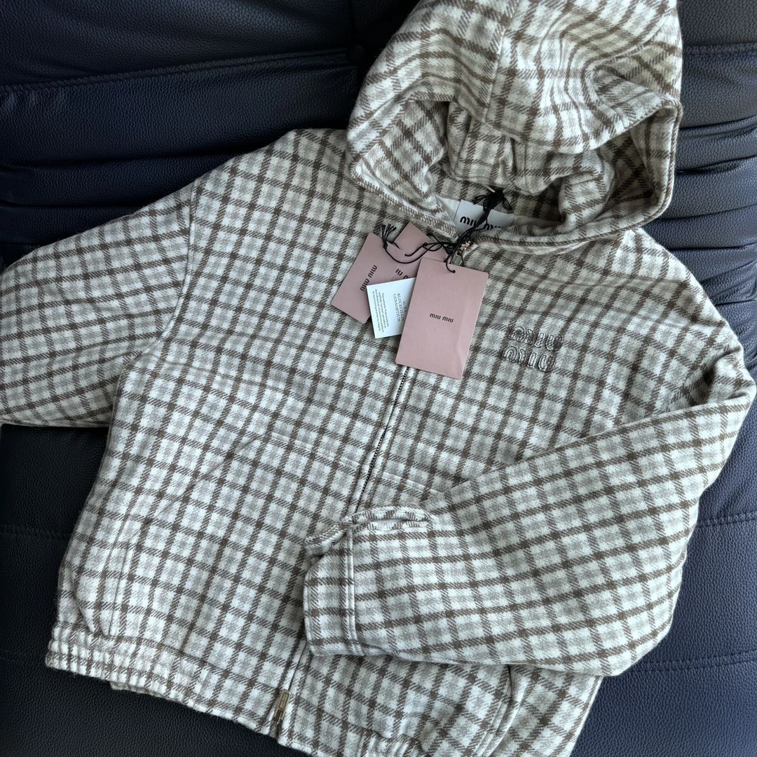 miumiu缪缪 格纹连帽棉服 带吊牌 36码