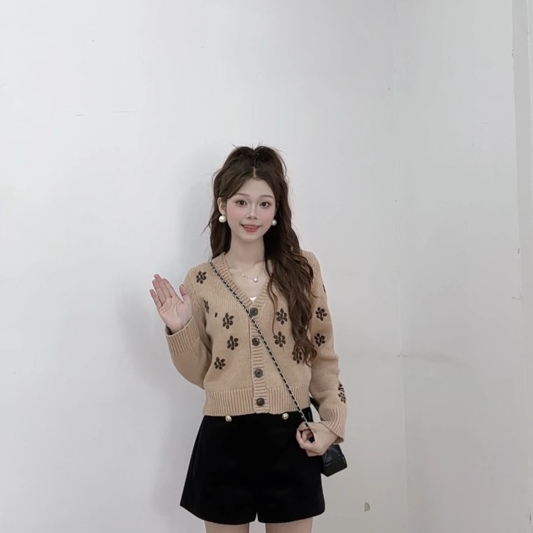 IEF/爱依服2024秋季新款上衣韩版小众设计刺绣V领别致毛织外套