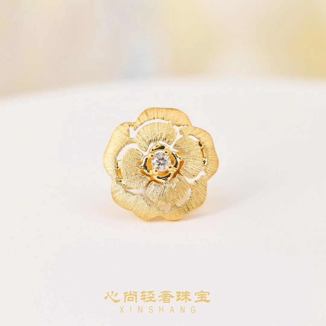 【心仪珠宝】山茶花/18k金镶嵌钻石吊坠/卡10.8MM/万能扣/时尚百搭