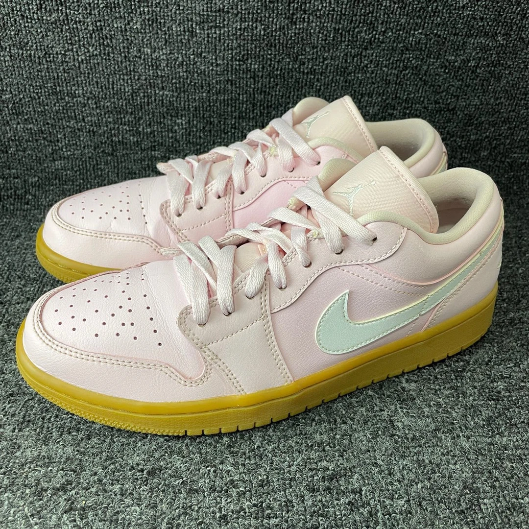 42码 AJ1粉红 公价999 篮球鞋编号5537