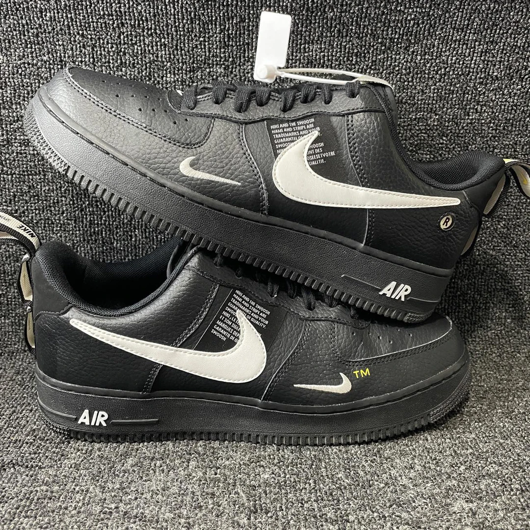 42.5码 AF1黑 95新 公价4039 篮球鞋编号2239