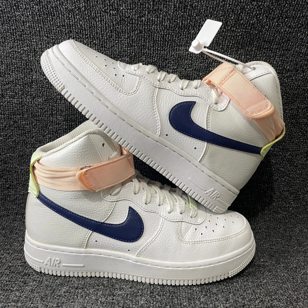 福利不刀 38码女款 AF1白 95新 公价1099 蓝球鞋编号2320
