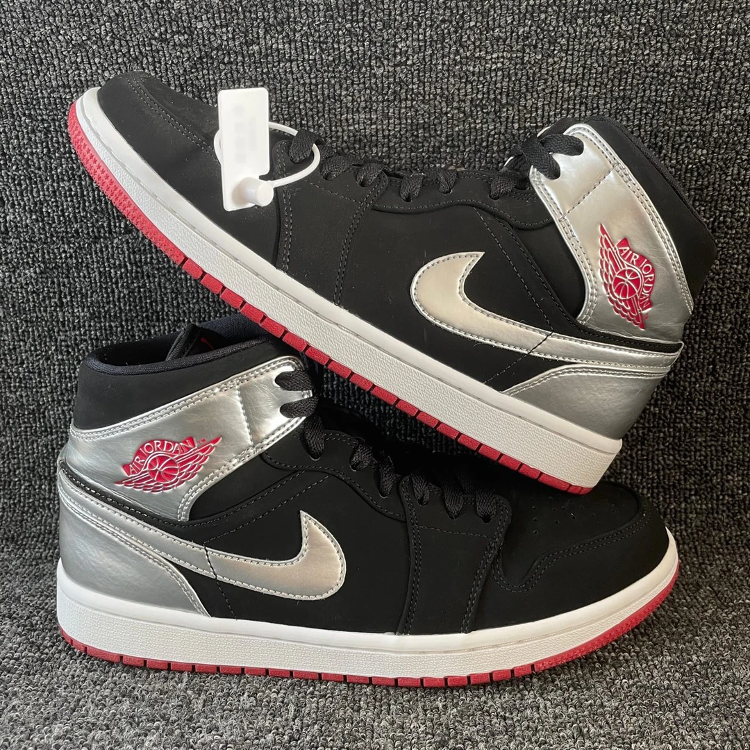 41码 AJ1黑银 公价899 篮球鞋编号2498