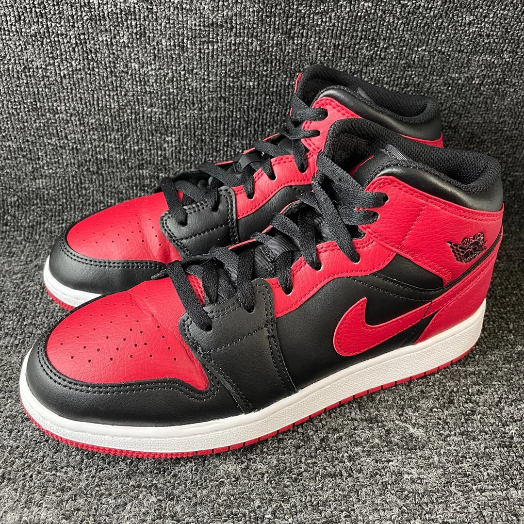 40码 AJ1黑红 95新 板型窄 公价999 篮球鞋编号5322