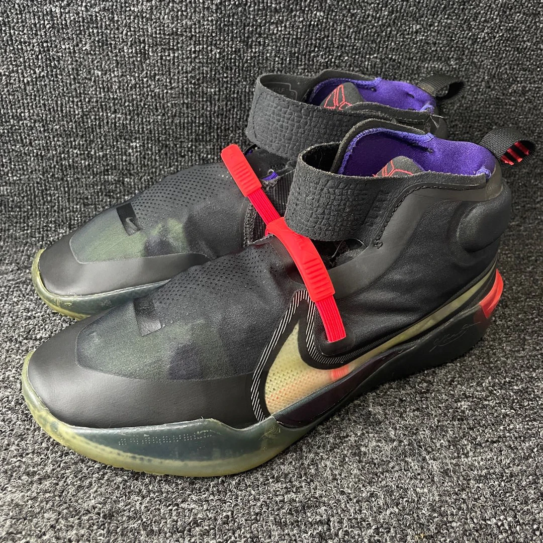 90新  42.5码 科比曜石黑 二手不退换 篮球鞋编号5808