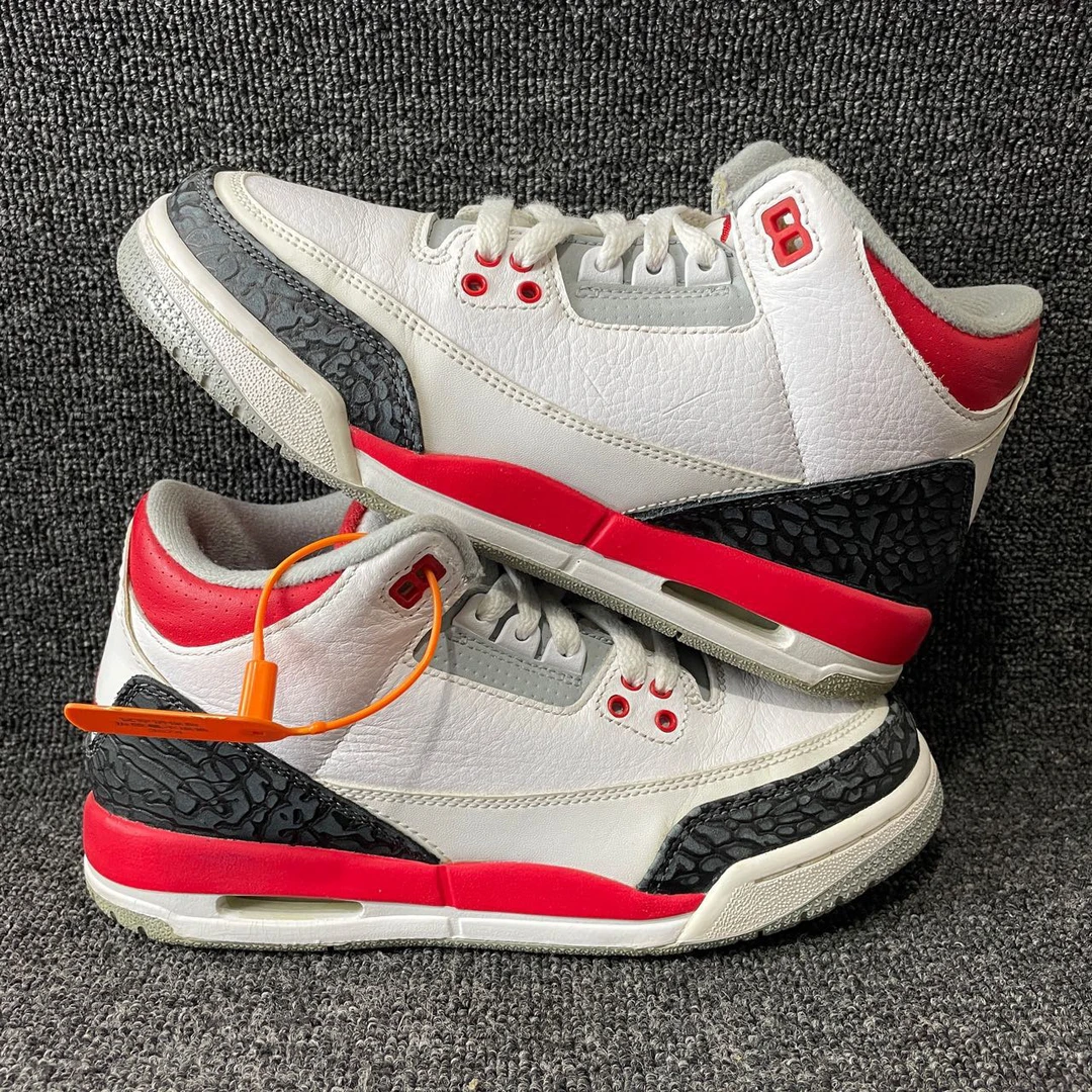 不刀38码 AJ3女款黑白红 公价1899 篮球鞋编号3574寄卖