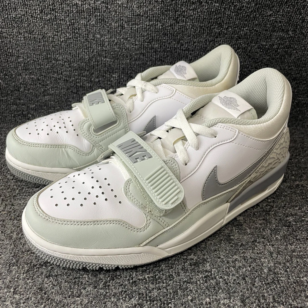 42码 AJ312白 95新 公价1029 篮球鞋编号5592