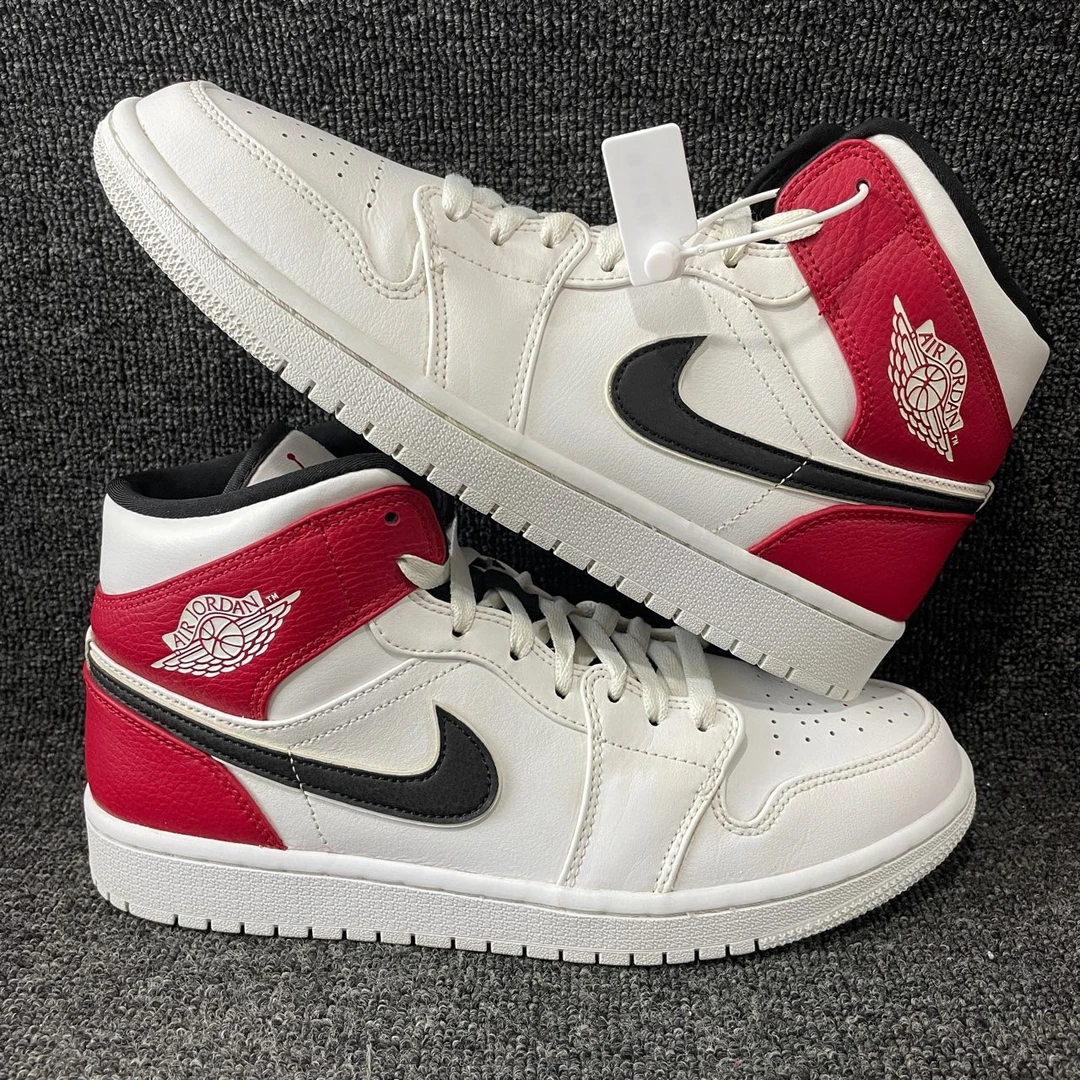 42.5码 AJ1芝加哥白红 95新 公价1499 篮球鞋编号2434
