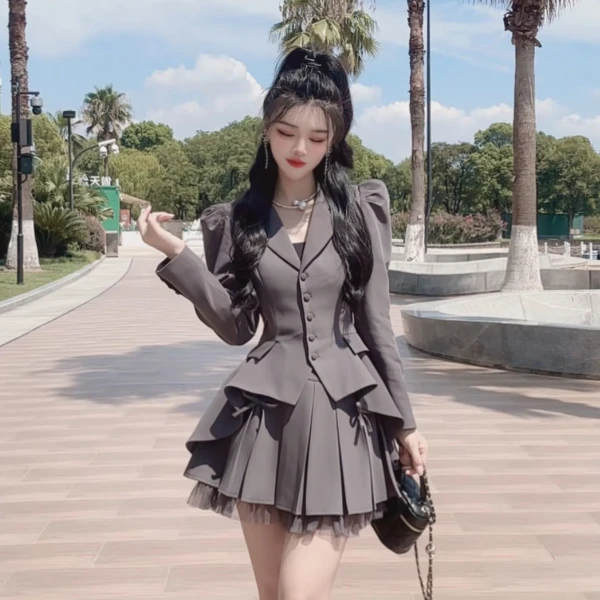 秋季高级感西装女新款法式小众计百搭不规则荷叶边修身外套上衣