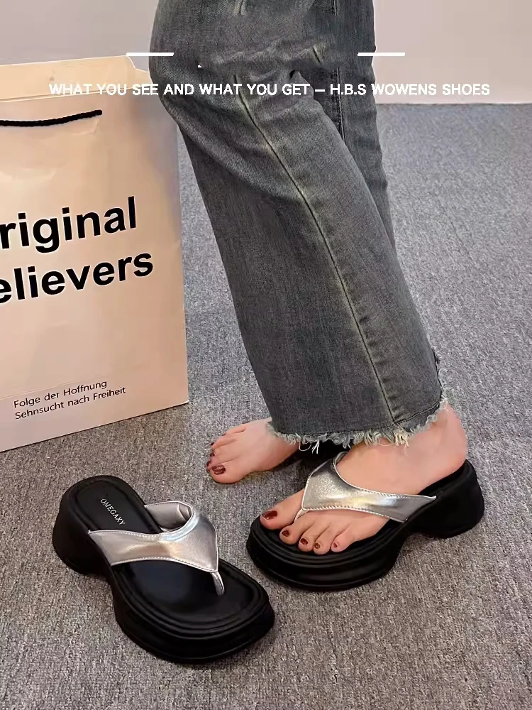 2025新款人字拖女夏季松糕厚底外穿高级感时尚海边沙滩夹脚凉拖鞋