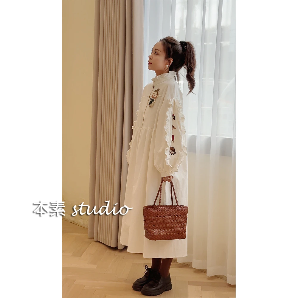 【白雪公主】M8805灯芯绒刺绣半开扣木耳边立领连衣裙