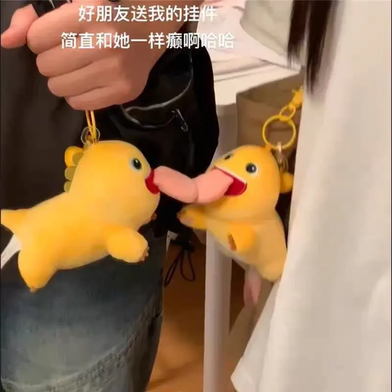 网红磁吸亲嘴奶龙吐舌头挂件情侣一人一半治愈钥匙扣创意可爱M