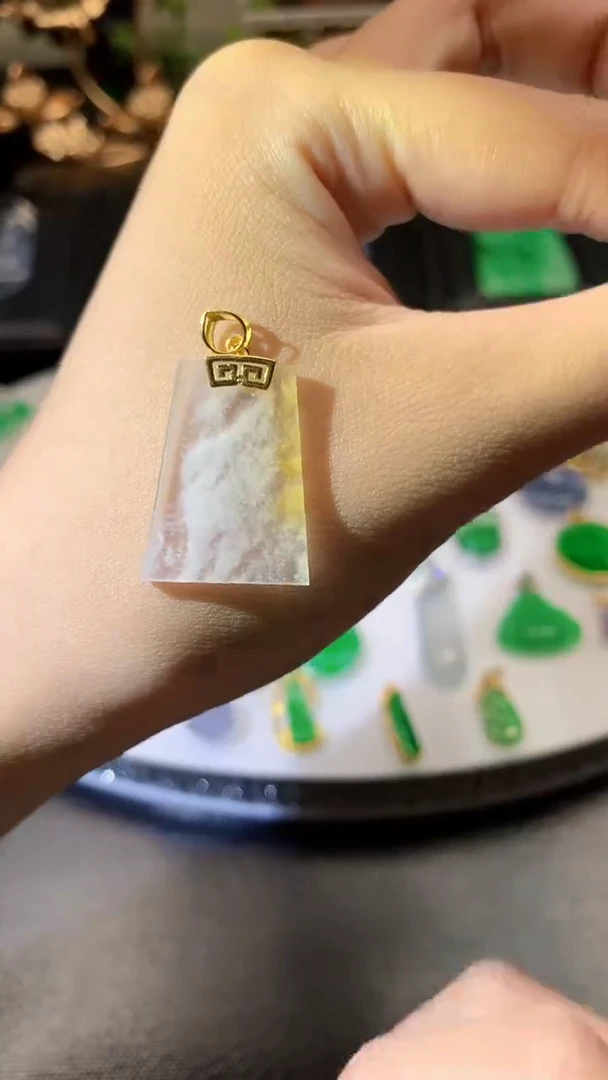 【闪购商品】翡翠颈饰18K金镶嵌我