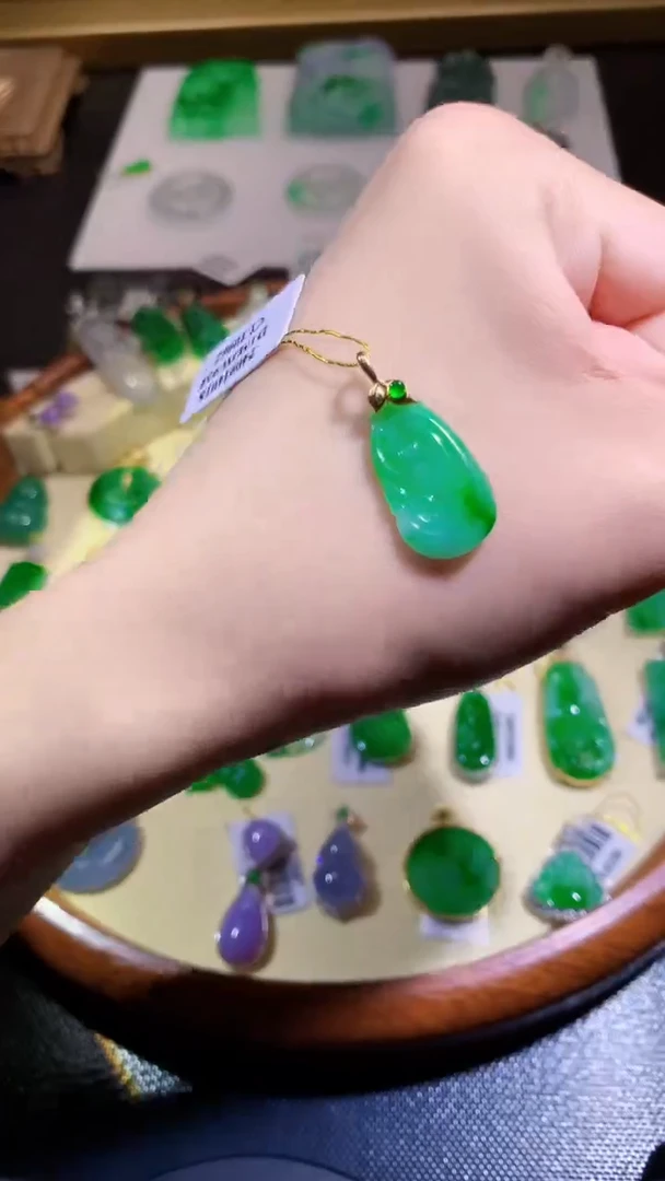 【闪购商品】翡翠颈饰18K金镶嵌我