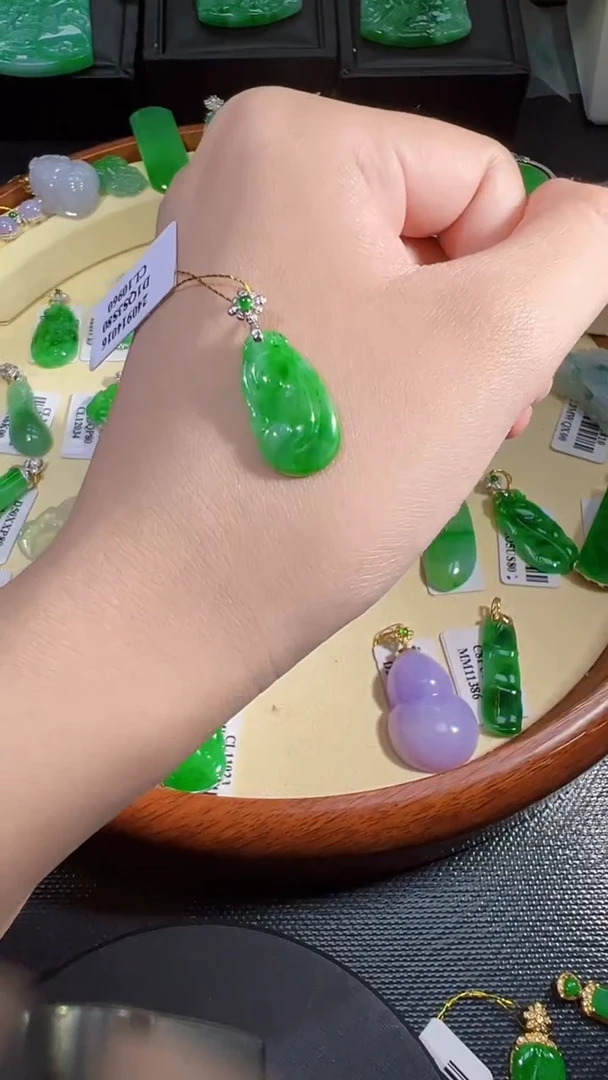 【闪购商品】翡翠颈饰18K金镶嵌我