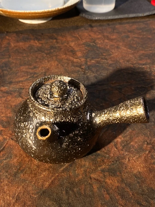 雅安荥经紫磨金侧把壶