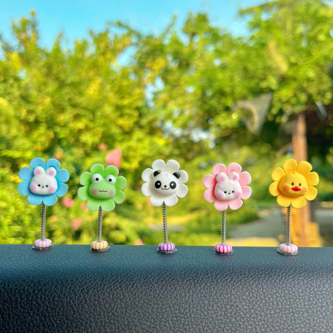 2024新款车内可爱摆件小动物摇头摆件汽车装饰品车内小清新摆件