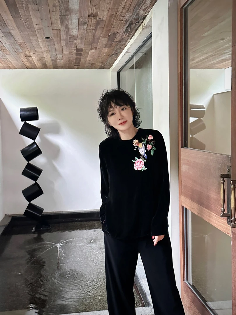 “鸟语花香”秋款复古刺绣高级感黑色丝绒衬衫/S8942