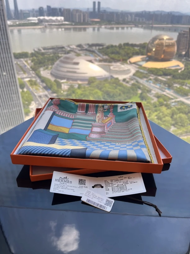 全新未使用 Hermes/爱马仕 全新全套HERMES爱马仕丝巾90×90桑蚕丝