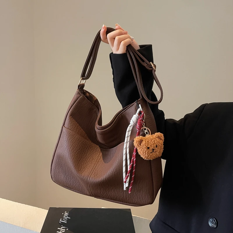 软面大容量包包女2025春秋新款单肩包时尚洋气简约通勤休闲斜挎包