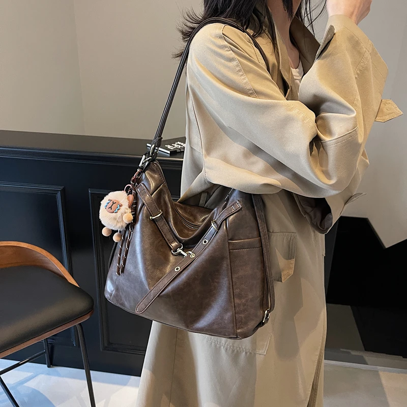 原创秋冬大容量双肩包女2025新款复古休闲单肩斜挎包通勤托特包包