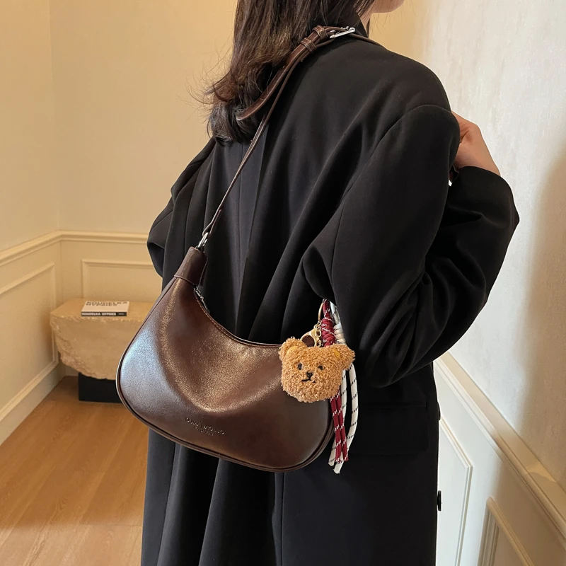 复古时尚休闲饺子包2025冬季新款简约百搭单肩包高级感潮流斜挎包
