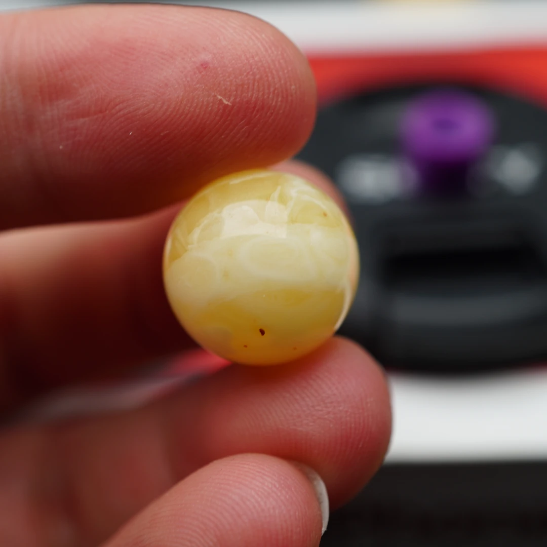 孤品14直径瑕疵蜜蜡珠有植物点小气泡表面光滑 编号427