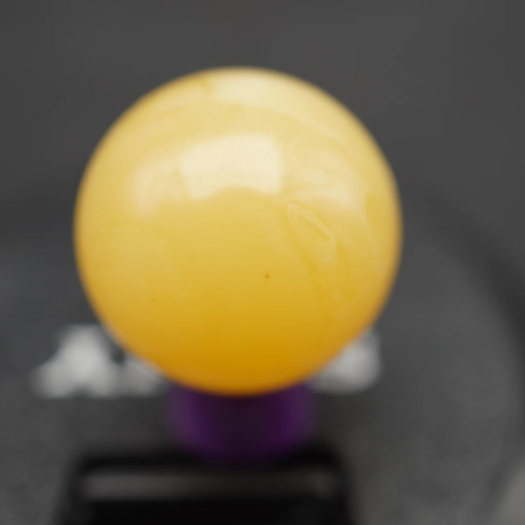 孤品18.6直径微瑕疵蜜蜡珠有小花粉点表面光滑 编号138